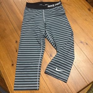 Nike Capri Yoga Leggings